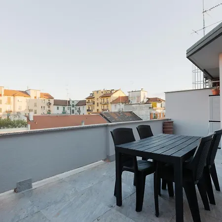 Milano-citta Studi Terrace Apartment *